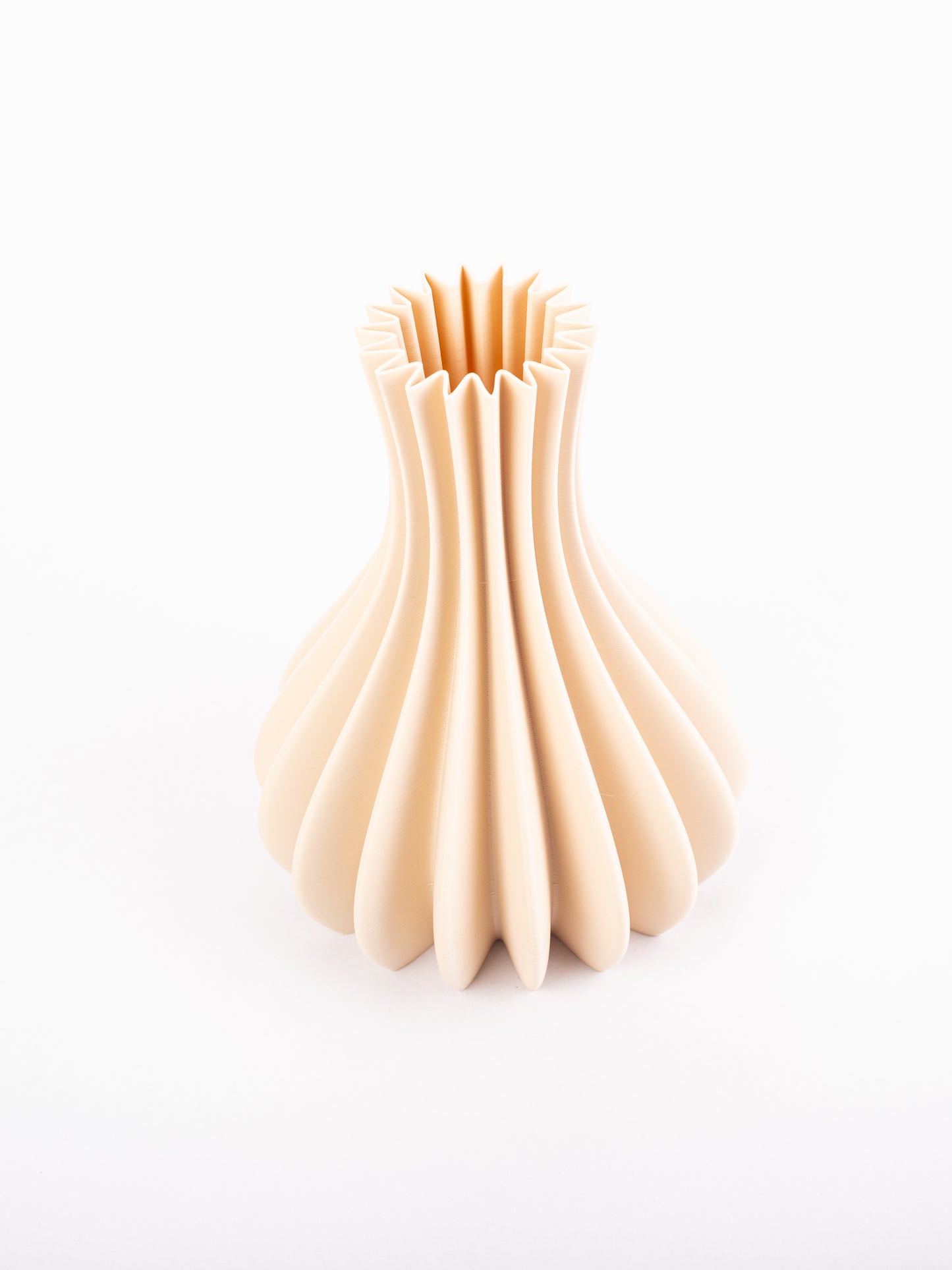 Fiora — El Florero que Susurra Beige