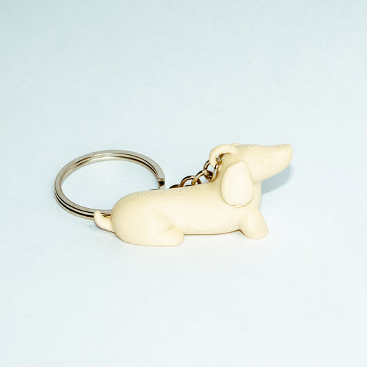 Llavero Benny en color beige de la marca CuatroCeroTres, accesorio decorativo con diseño de personaje en fondo blanco.