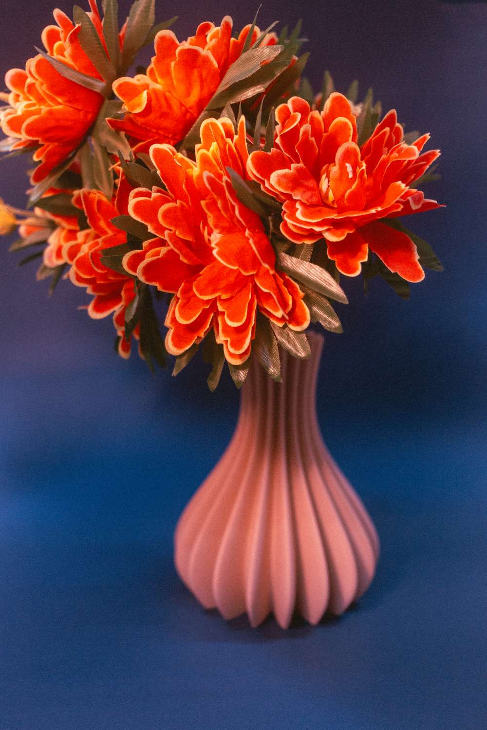 Fiora — El Florero que Susurra Beige