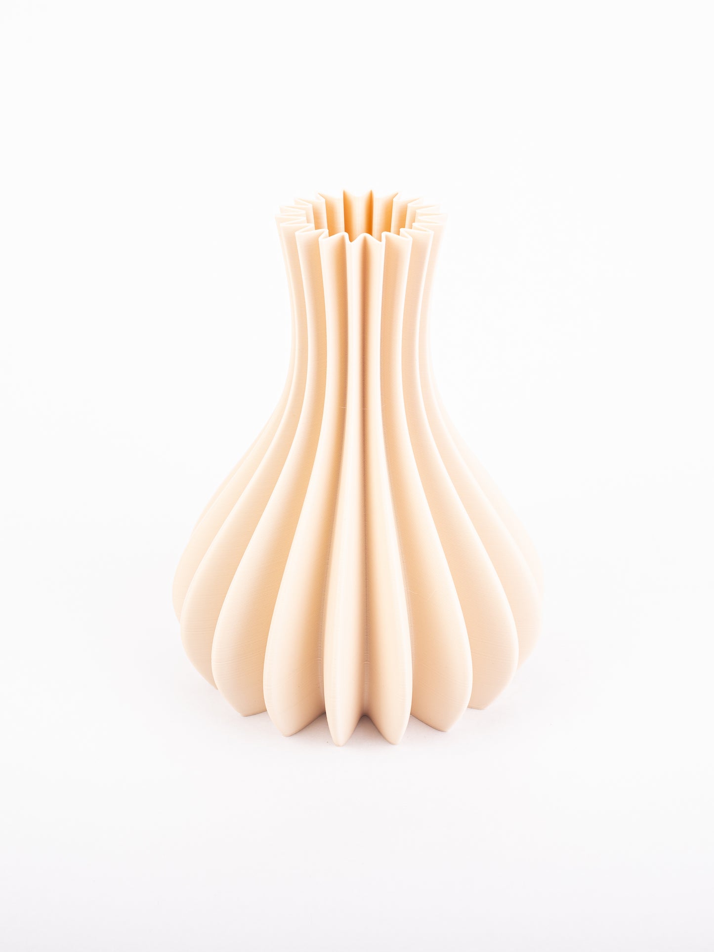 Fiora — El Florero que Susurra Beige